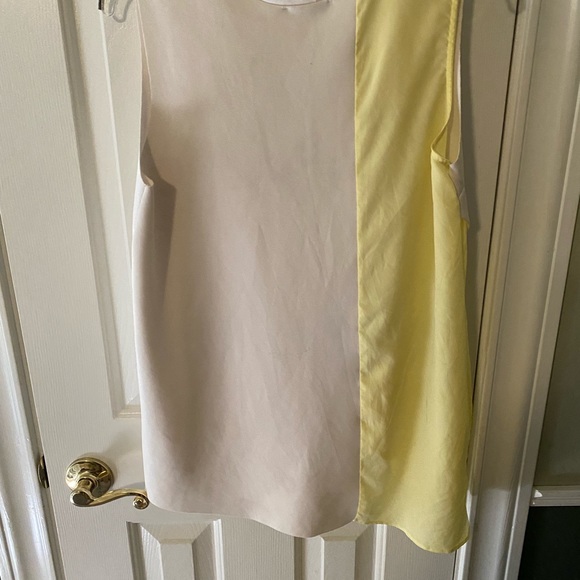 Zara Women’s shirt, with a high low cut. - Picture 2 of 2